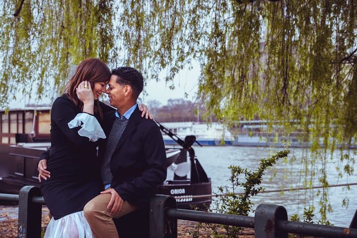 Paris: Private Photoshoot Tour near 2 Landmarks of Your Choice