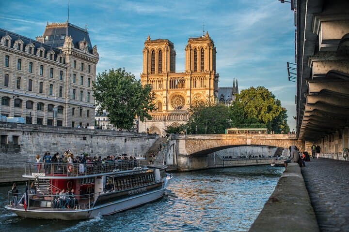 Paris Latin Quarter Private Walking Tour with an Historian