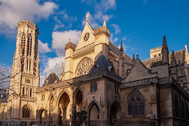 Notre-Dame Cathedral Entry, Louvre, Seine River, Paris Tour