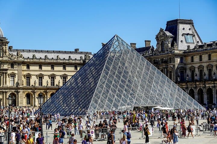 Notre-Dame Cathedral Entry, Louvre, Seine River, Paris Tour