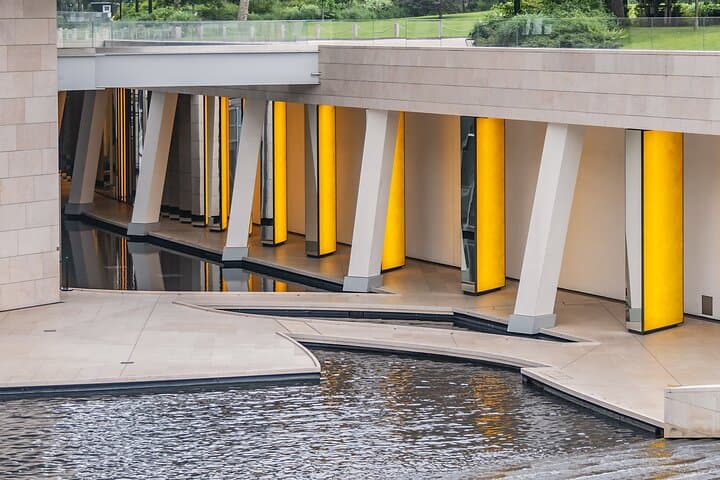 Louis Vuitton Foundation Exterior Walking Tour and Premium Entry