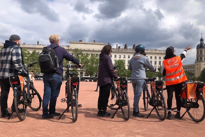 2.5h Guided Bike Tour of Lyon Old Town with a Local Guide