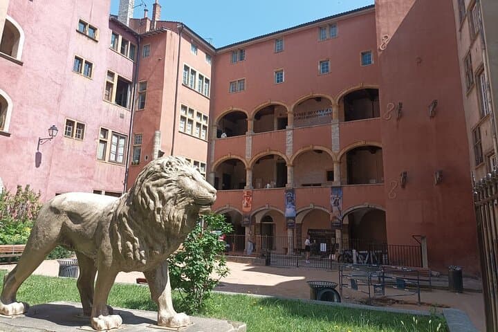 Private guided tour of Old Lyon with your official tour guide !