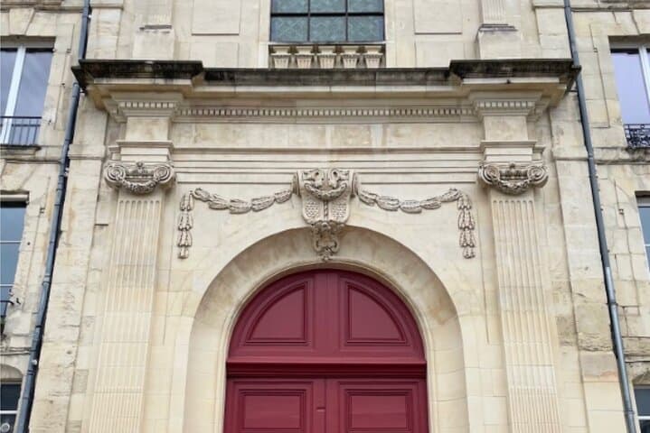 Caen Self-Guided City Walking Tour & Scavenger Hunt
