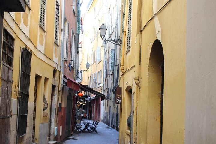 Private Half Day Walking Tour in Old Nice France with Local Guide