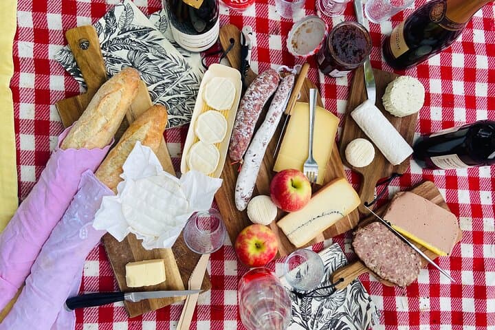 A variety of french cheese, charcuterie, seasonal fruits, and of course Baguette!