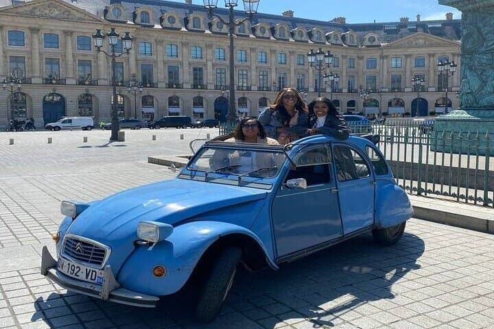 Explore Paris in a classic Citroën 2CV – private guided tour through iconic landmarks, hidden gems & Parisian charm. #Paris2CV #ClassicCarTour #ParisSightseeing #VintageParis
