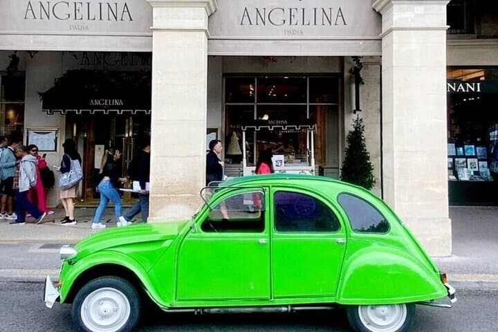 Explore Paris in a classic Citroën 2CV – private guided tour through iconic landmarks, hidden gems & Parisian charm. #Paris2CV #ClassicCarTour #ParisSightseeing #VintageParis