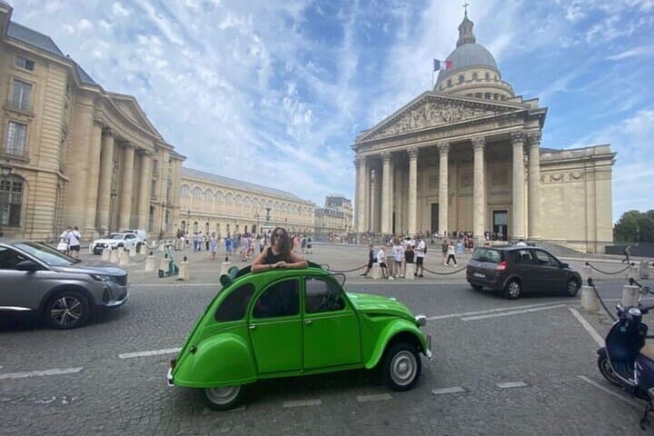 Explore Paris in a classic Citroën 2CV – private guided tour through iconic landmarks, hidden gems & Parisian charm. #Paris2CV #ClassicCarTour #ParisSightseeing #VintageParis