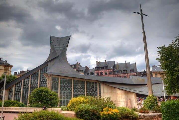 Rouen Self-Guided City Walking Tour & Scavenger Hunt