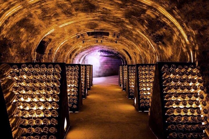 Private Champagne Day Trip from Paris with 7 Tastings & Lunch