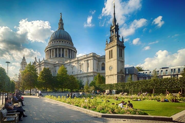 From Paris to London: Sightseeing Bus and London Eye Experience