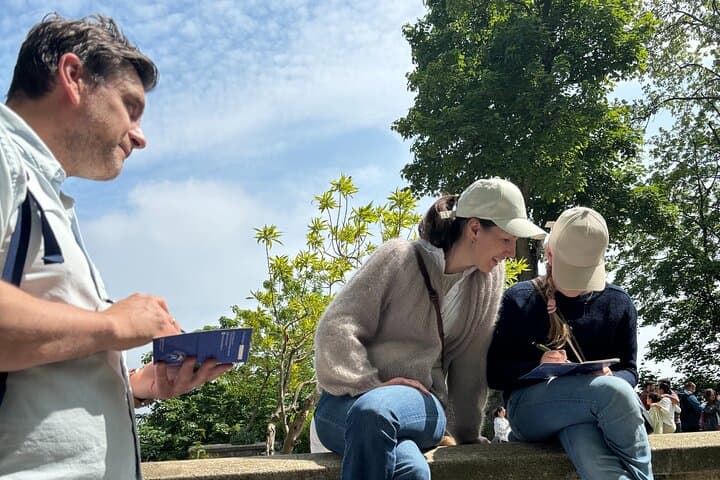 -Kids friendly- Eat, play, love Montmartre: 3H Walking Food Tour