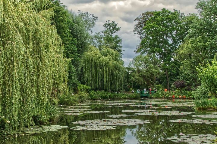 Giverny Day Tour from Paris with Hotel Pickup