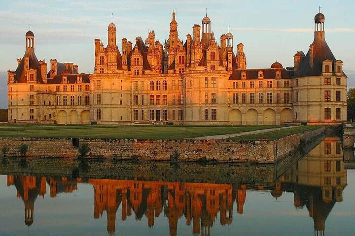 Loire Valley 3 Best Castles and Wine Tasting Private from Paris