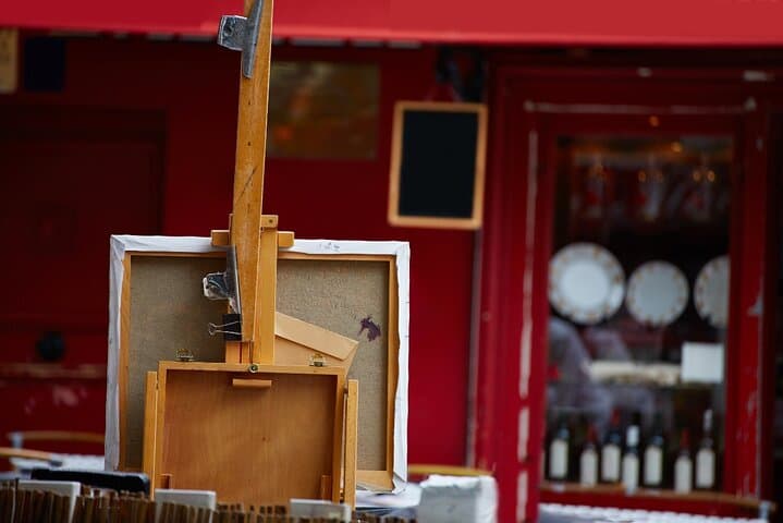 PARIS: Moulin Rouge and Montmartre walking tour SEMI-PRIVATE