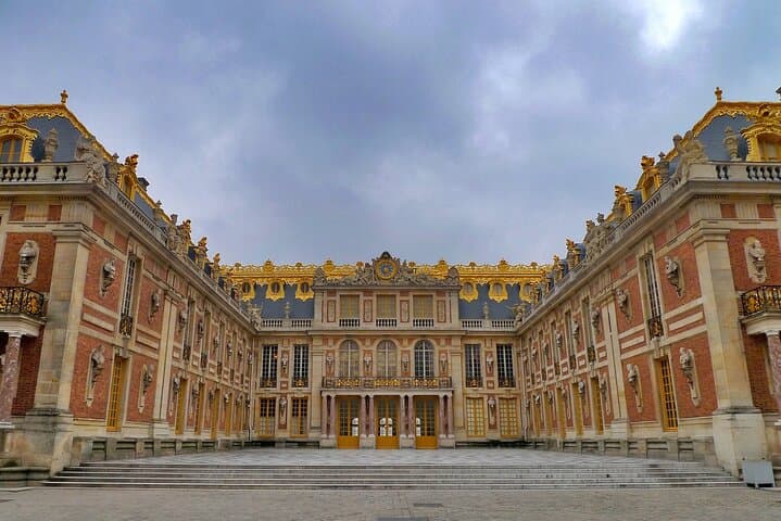 Regal Retreat Versailles & Marie Antoinette's Estate Day Trip