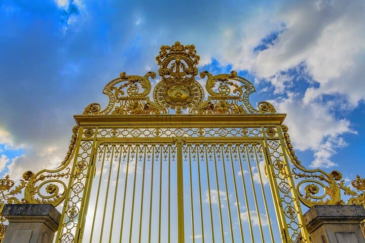 Regal Retreat Versailles & Marie Antoinette's Estate Day Trip