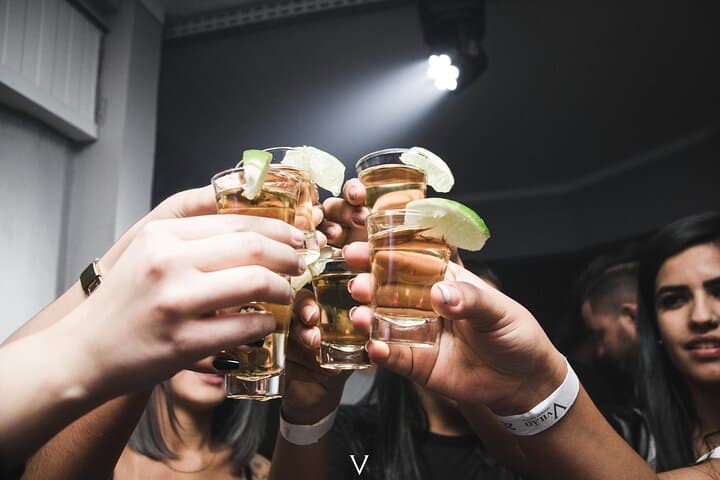 Bar Crawl in Nice the Ultimate Experience with night club
