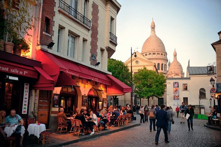 Paris Bites & Stories : A Tasty City Adventure with a Local