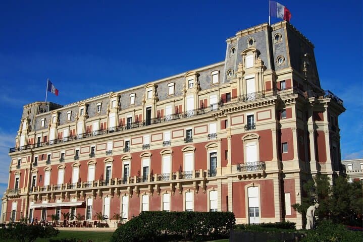 Biarritz Self-Guided City Walking Tour & Scavenger Hunt