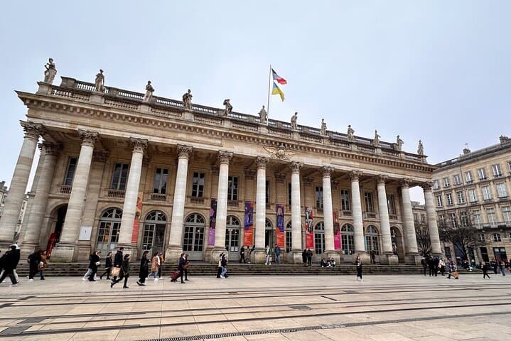 Bordeaux Self-Guided City Walking Tour & Scavenger Hunt