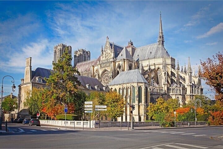 Reims Scavenger Hunt & Highlights Self-Guided Walking Tour