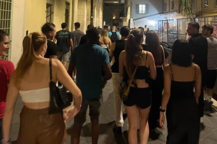 Bar Crawl in Nice the Ultimate Experience with night club