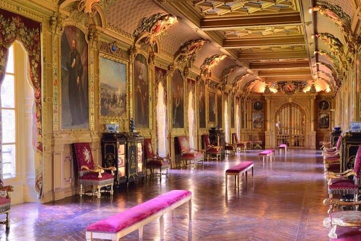 Private Versailles and Maintenon Full-Day History Tour