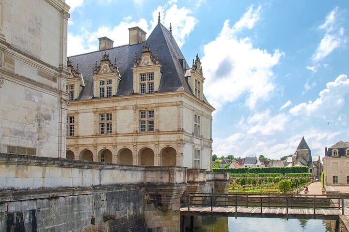 2-Day Private Loire Valley, Mont Saint-Michel and D-Day Tour