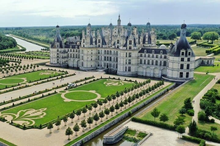 2-Day Private Loire Valley, Mont Saint-Michel and D-Day Tour