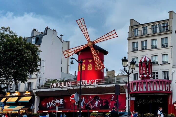 Paris: Guided Side Car Tour with Bottle of Champagne