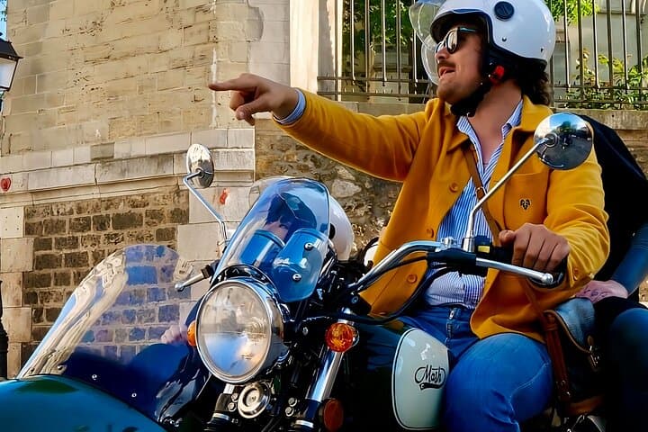 Paris: Guided Side Car Tour with Bottle of Champagne