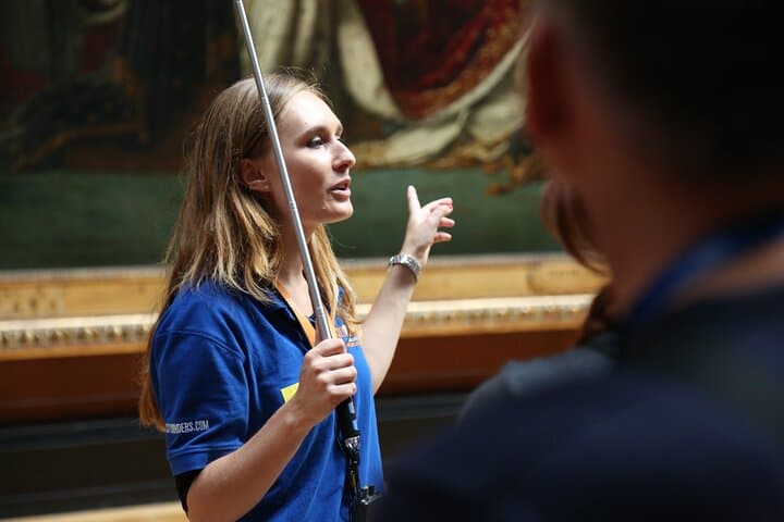 Louvre Museum Private Guided Tour with Access