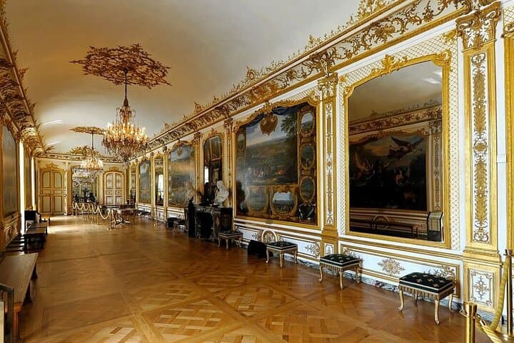 Private Chantilly and Ecouen Castles Tour from Paris