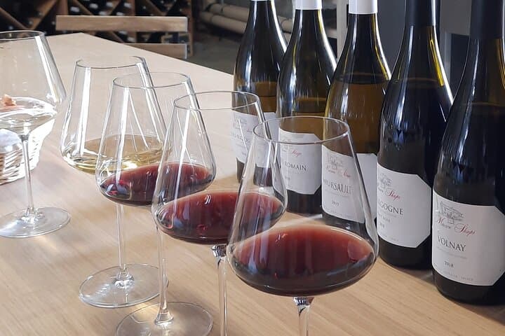Half-day guided tour on the Burgundy wine Route in a classic car