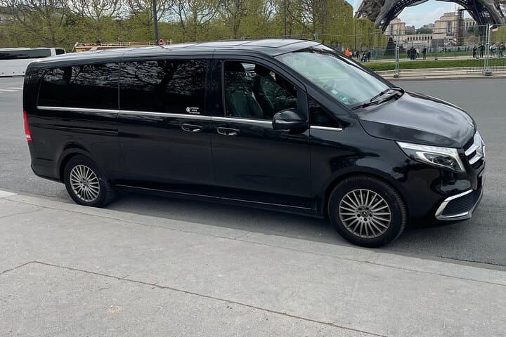Transport in Mini Van Paris