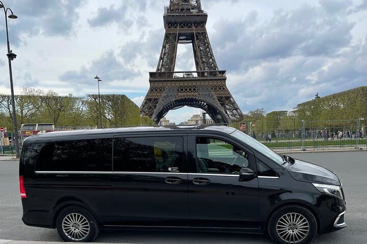 Transport in Mini Van Paris