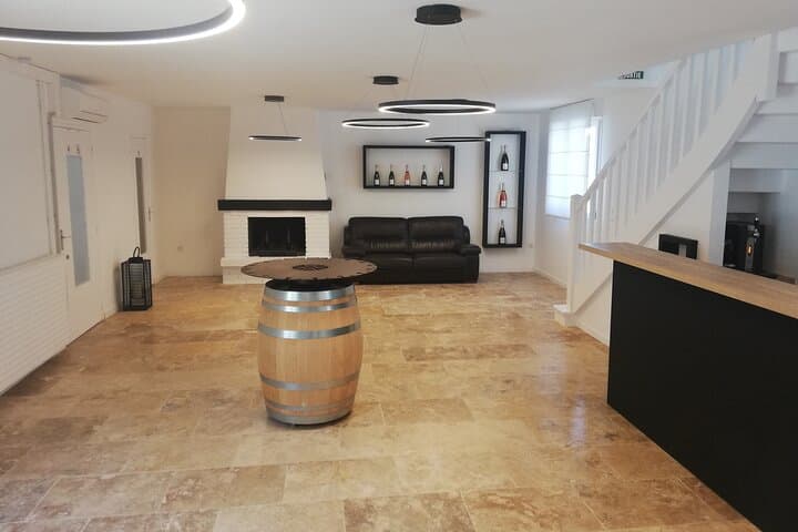 tasting room