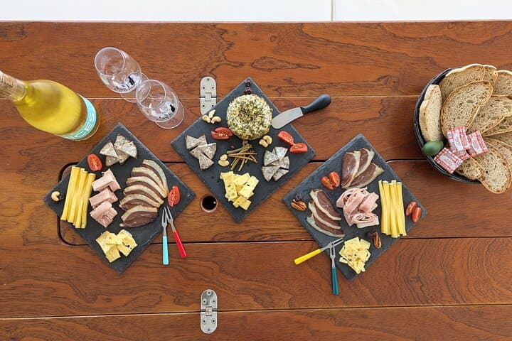 Aperitif boards prepared by your captain: local cold cuts and cheeses, Wines selected by our wine merchant, local organic bread! (non-contractual photo, depending on availability of producers)