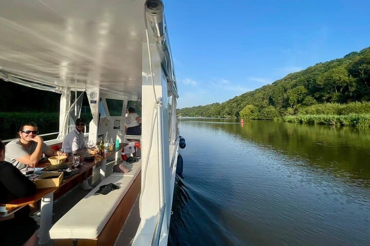 Enjoy a friendly and comfortable time on board Meissa