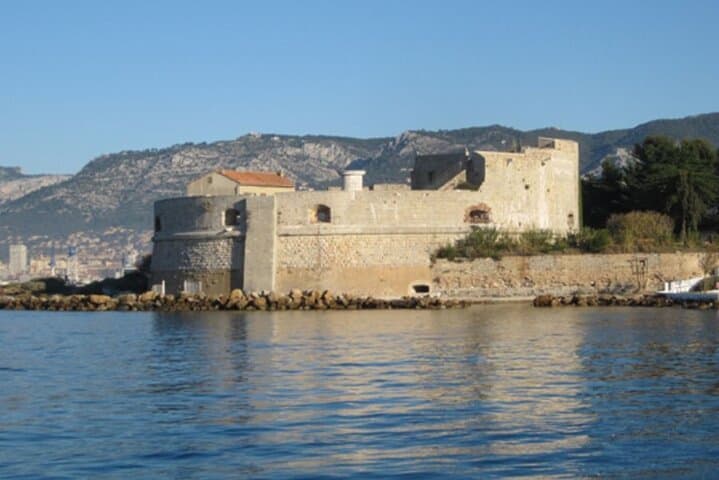 Toulon City History and Culinary Delights Walking Tour from port