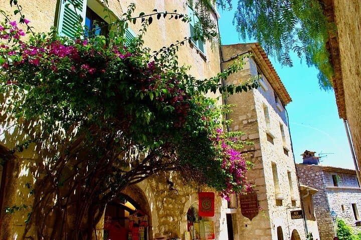 Visit Provence and the capital of the world perfumery Grasse