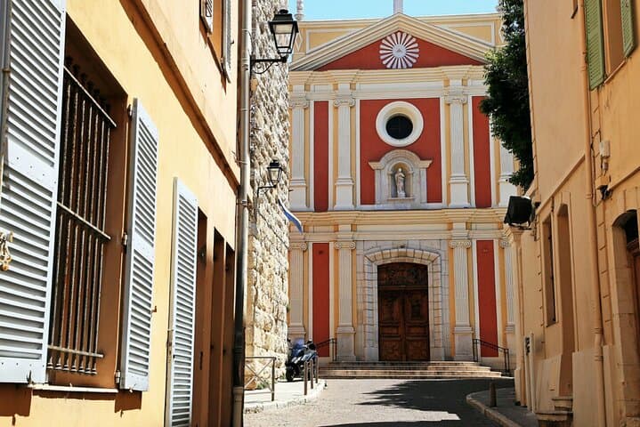 Antibes Self-Guided City Walking Tour & Scavenger Hunt