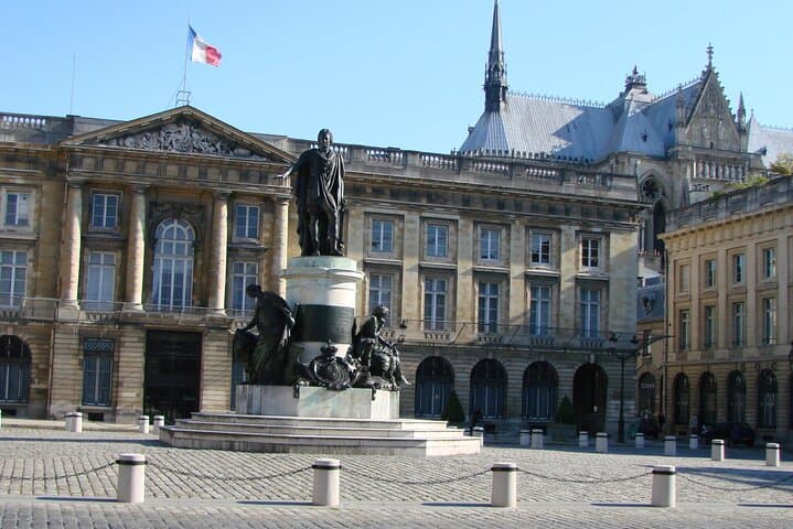 Reims Self-Guided City Walking Tour & Scavenger Hunt