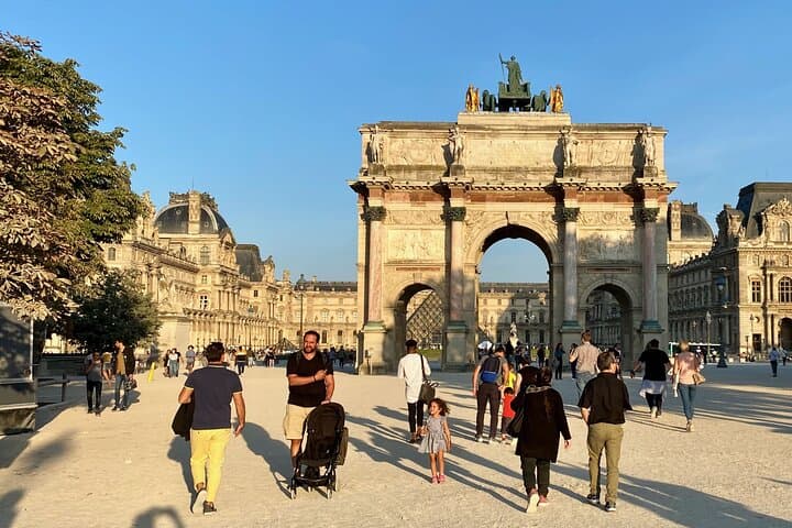 Paris Full Day Live Guided Tour, Eiffel Tower, Louvre, Montmartre
