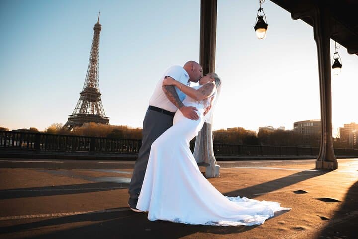Paris: Private Photoshoot Tour near 2 Landmarks of Your Choice