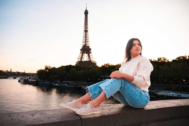 Paris: Private Photoshoot Tour near 2 Landmarks of Your Choice
