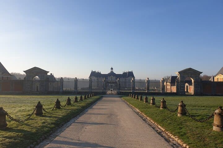 Explore Chateau de Vaux le Vicomte Private Guided Tour from Paris