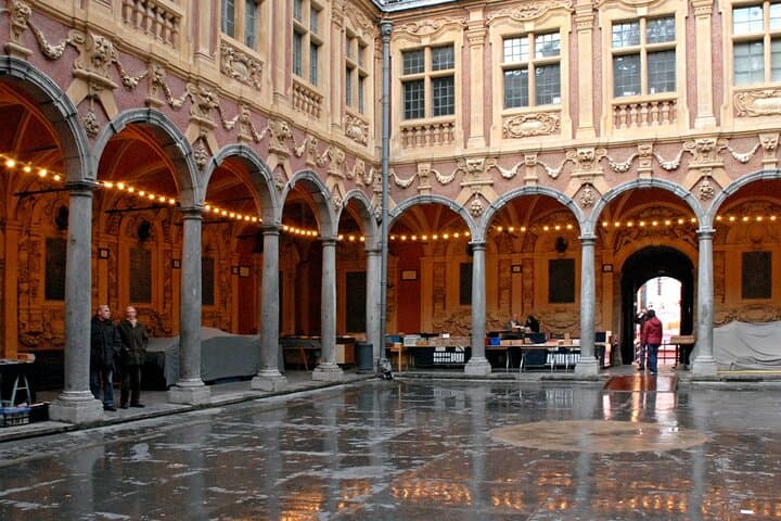 Lille: City Walk with Audio Guide in 7 Languages on your Phone